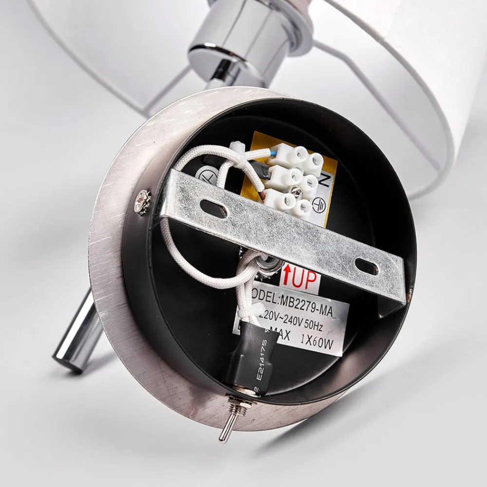 Lucande Smuk væglampe Dorothea med hvid stofskærm