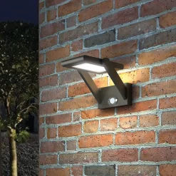 Solcelledrevet LED-udendørsvæglampe Valerian^Lucande Sale