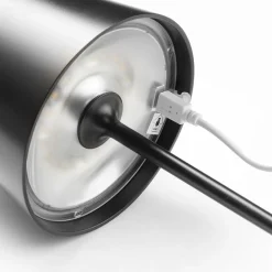 FARO BARCELONA Toc LED-bordlampe med USB-oplader, IP54, sort