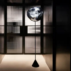 Tom Dixon LED-gulvlampe Melt Cone Slim, røggrå, 180 cm