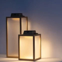 Tradition LED-solcellelanterne lavet af teaktræ Højde 65 cm^Les Jardins Discount