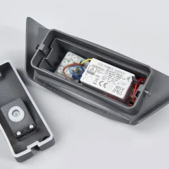 Lucande Trapezformet LED-udendørsvæglampe Glen med IP65