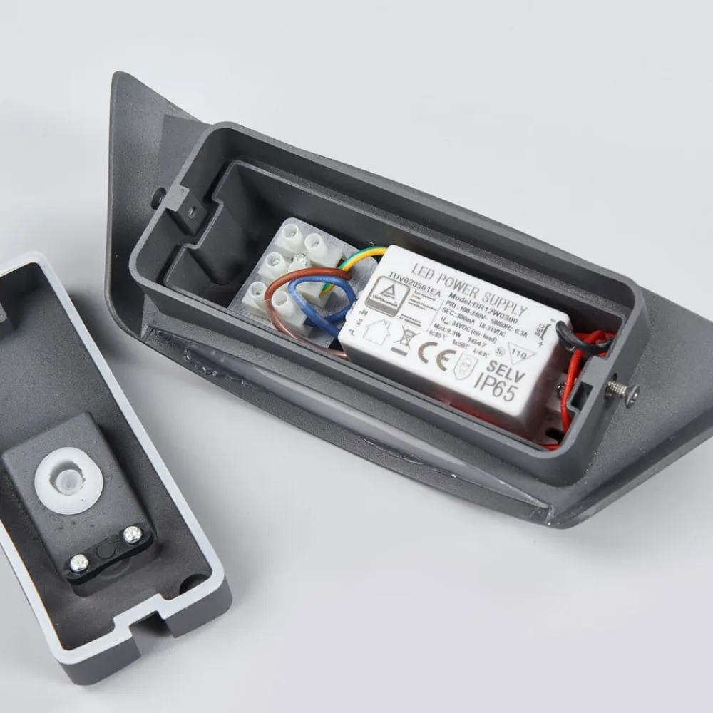 Lucande Trapezformet LED-udendørsvæglampe Glen med IP65