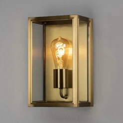 Konstsmide Udendørs væglampe Carpi, messing, bredde 18 cm