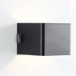 Brilliant Udendørs væglampe Iseo, sort, bredde 10 cm, sensor