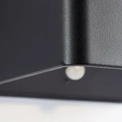 Brilliant Udendørs væglampe Iseo, sort, bredde 10 cm, sensor