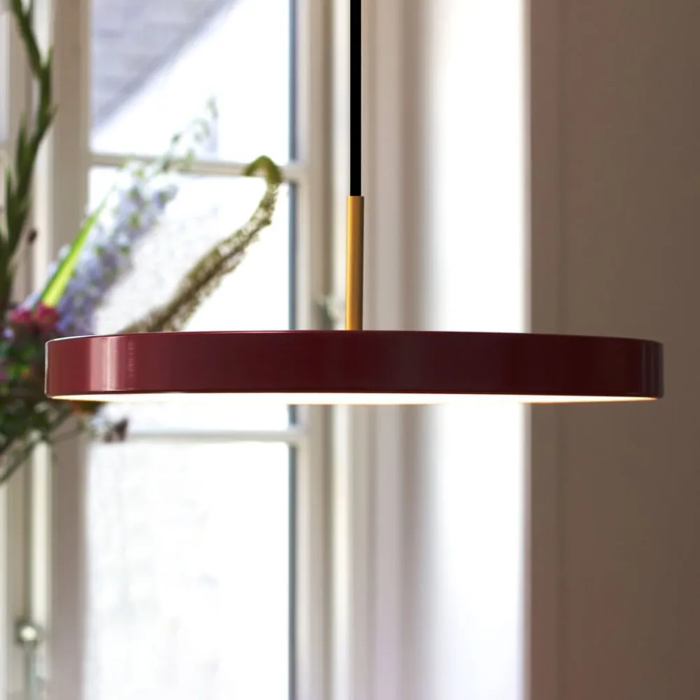 Asteria medium LED-hængelampe, messing, rød^UMAGE