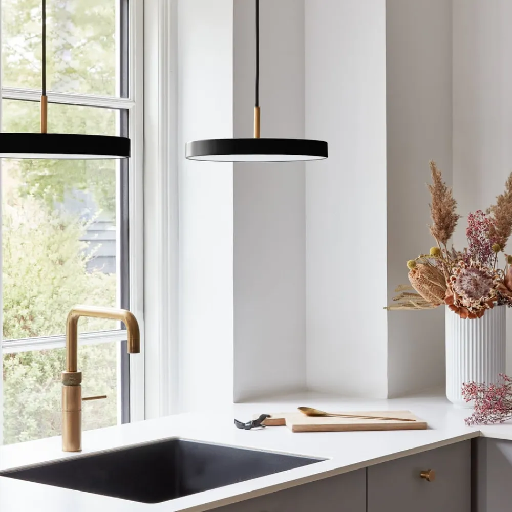 Asteria mini hængelampe, messing, sort^UMAGE