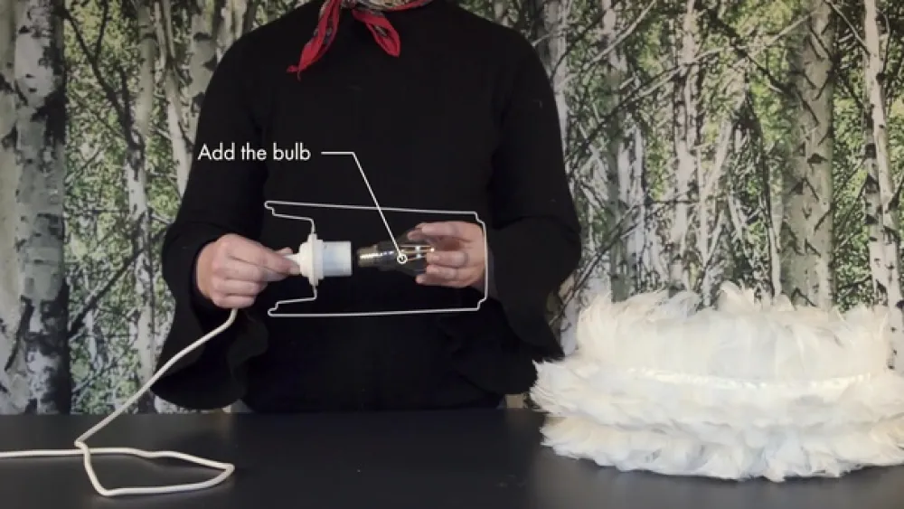 UMAGE Eos medium bordlampe, hvid/messing