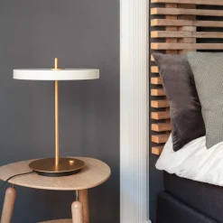 LED-bordlampe Asteria Table, USB, perlehvid/messing^UMAGE Online