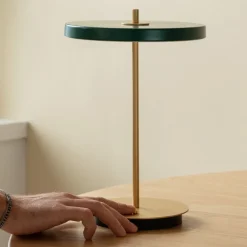 LED-bordlampe Asteria Move skovgrøn/messing 31cm^UMAGE Outlet