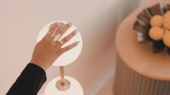 UMAGE LED-gulvlampe Audrey, stålfarvet, højde 128 cm, 4 lyskilder