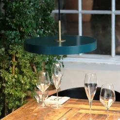 UMAGE LED-hængelampe Asteria Mini, petrol/messing, Ø 31 cm