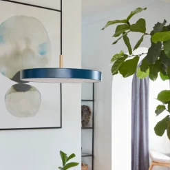 UMAGE LED-hængelampe Asteria Mini, petrol/messing, Ø 31 cm