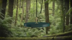 UMAGE LED-hængelampe Asteria Mini, perlehvid/messing, Ø 31 cm