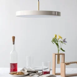 UMAGE LED-hængelampe Asteria Mini, perlehvid/messing, Ø 31 cm