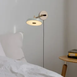 UMAGE Væglamper>LED-væglampe Asteria Long, lysegrøn, 42 cm, stik