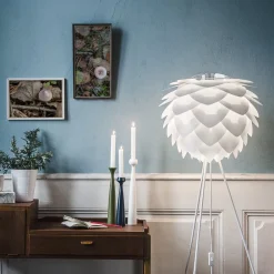 UMAGE Silvia medium gulvlampe, tre ben, hvid