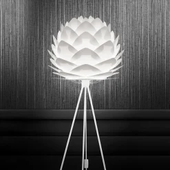 UMAGE Silvia medium gulvlampe, tre ben, hvid