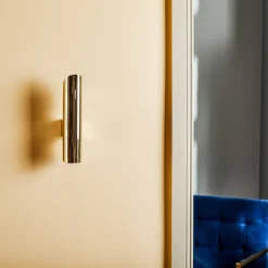 Væglampe Ana, op/ned, messing^Argon New