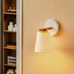 Lamkur Væglamper|Væglamper>Væglampe Canditia i træ med tekstilskærm