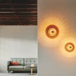 DESIGN BY US Væglampe New Wave Optic, rav, øjeæble, stikprop