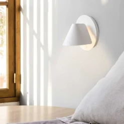 FARO BARCELONA Væglampe Noon, kan drejes og svinges