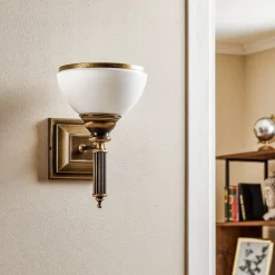 Jupiter Væglamper>Væglampe Petro, antik med glasskærm