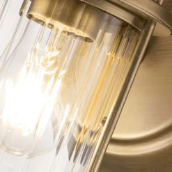 Væglampe Riggs IP44, antik messing, 1-lys^QUOIZEL Hot