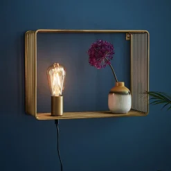 Væglampe Shelf, guldfarvet, metal^Markslöjd