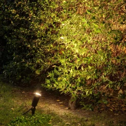 Vægspot og spot med jordspyd i en - Toni^FARO BARCELONA Online