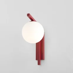 ALDEX Zac væglampe, opal/vinrød, 1 lyskilde